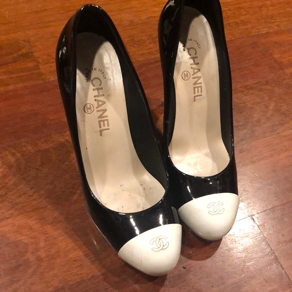 Chanel pumps patent leather black white heels 38
